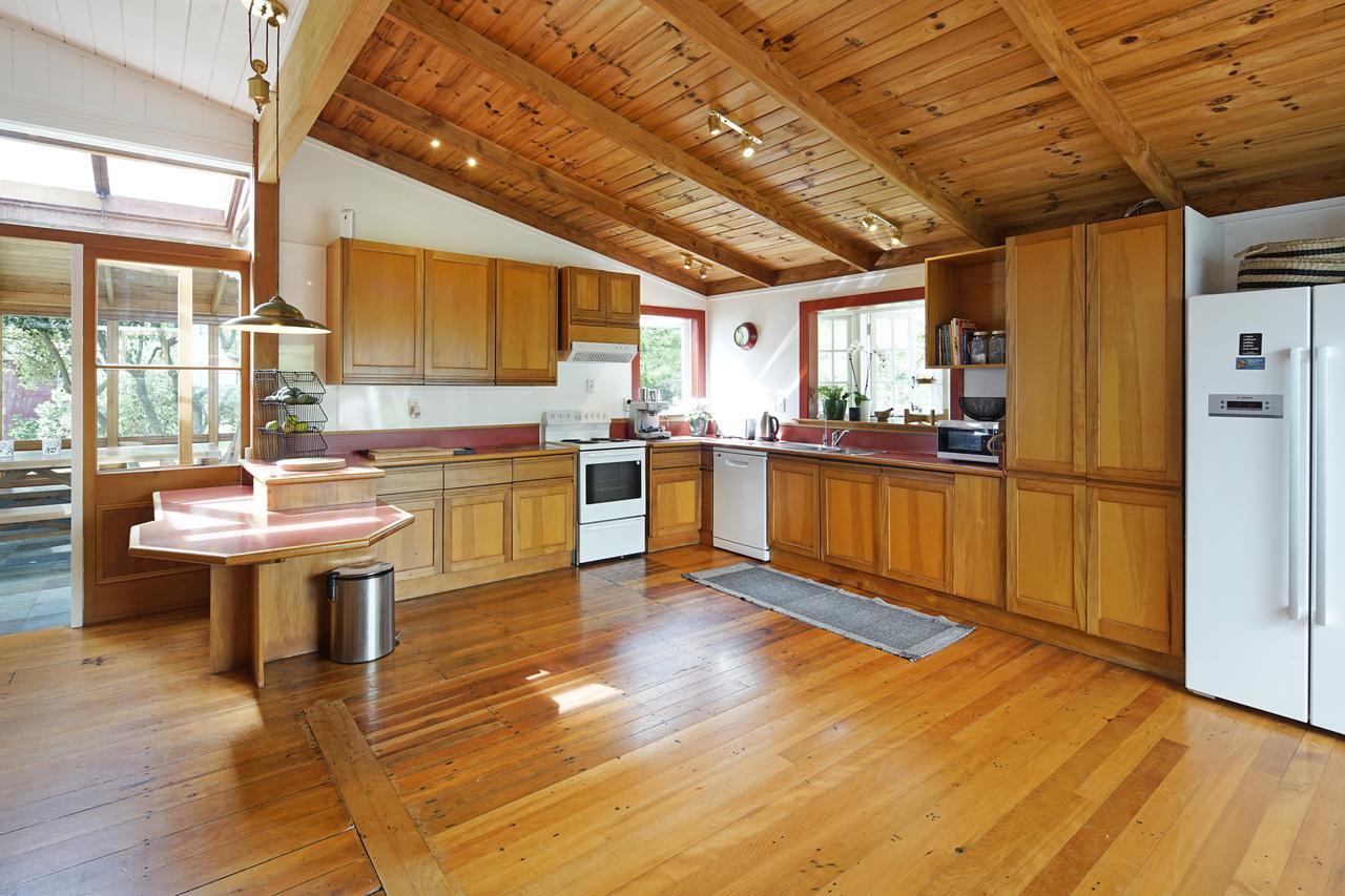 Oakura Bay Villa - Stay Waiheke Te Whau Bay Exteriör bild